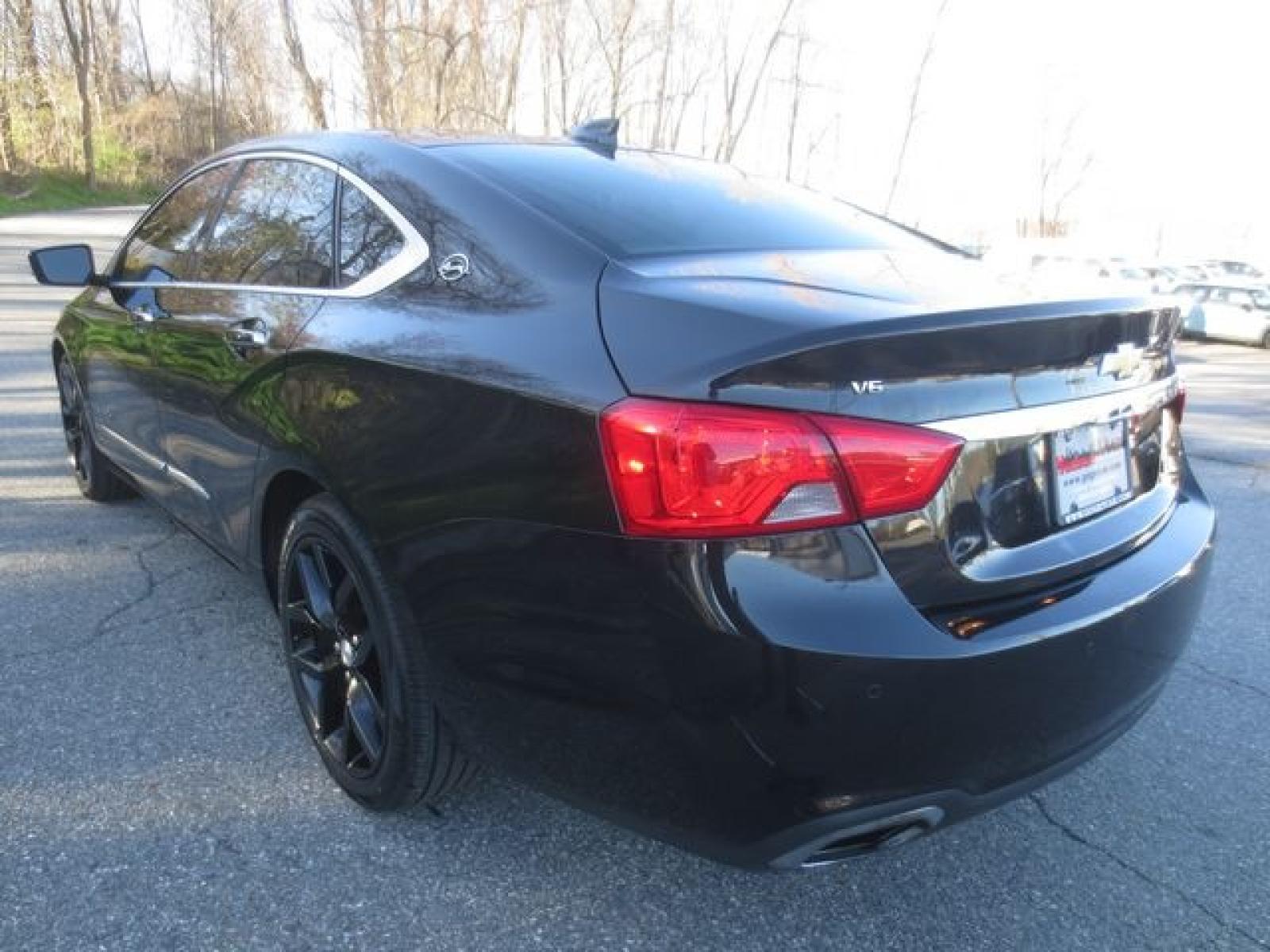 2018 Black /Gray Chevrolet Impala Premier (2G1125S35J9) with an 3.6 Liter V-6 24 V DOHC engine, Automatic transmission, located at 270 US Route 6, Mahopac, NY, 10541, (845) 621-0895, 41.349022, -73.755280 - Photo #4